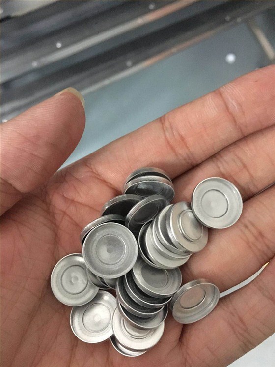 碳氢清洗剂清洗锂电池触片